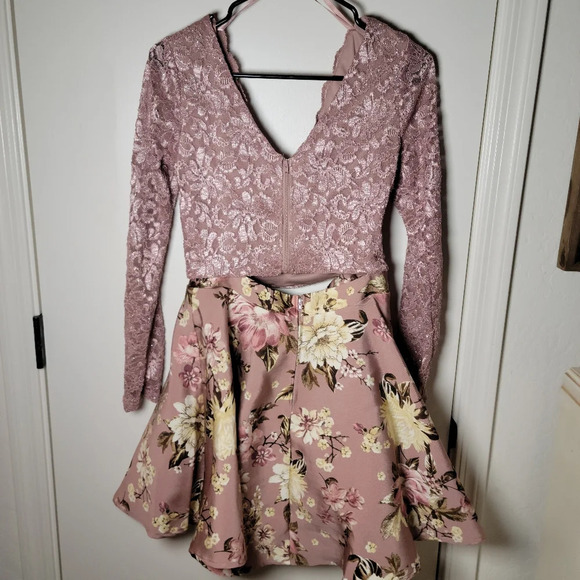 Camille La Vie 2-Piece Floral and Lace Elegant Shimmer Dress | Size 7 - Picture 9 of 13